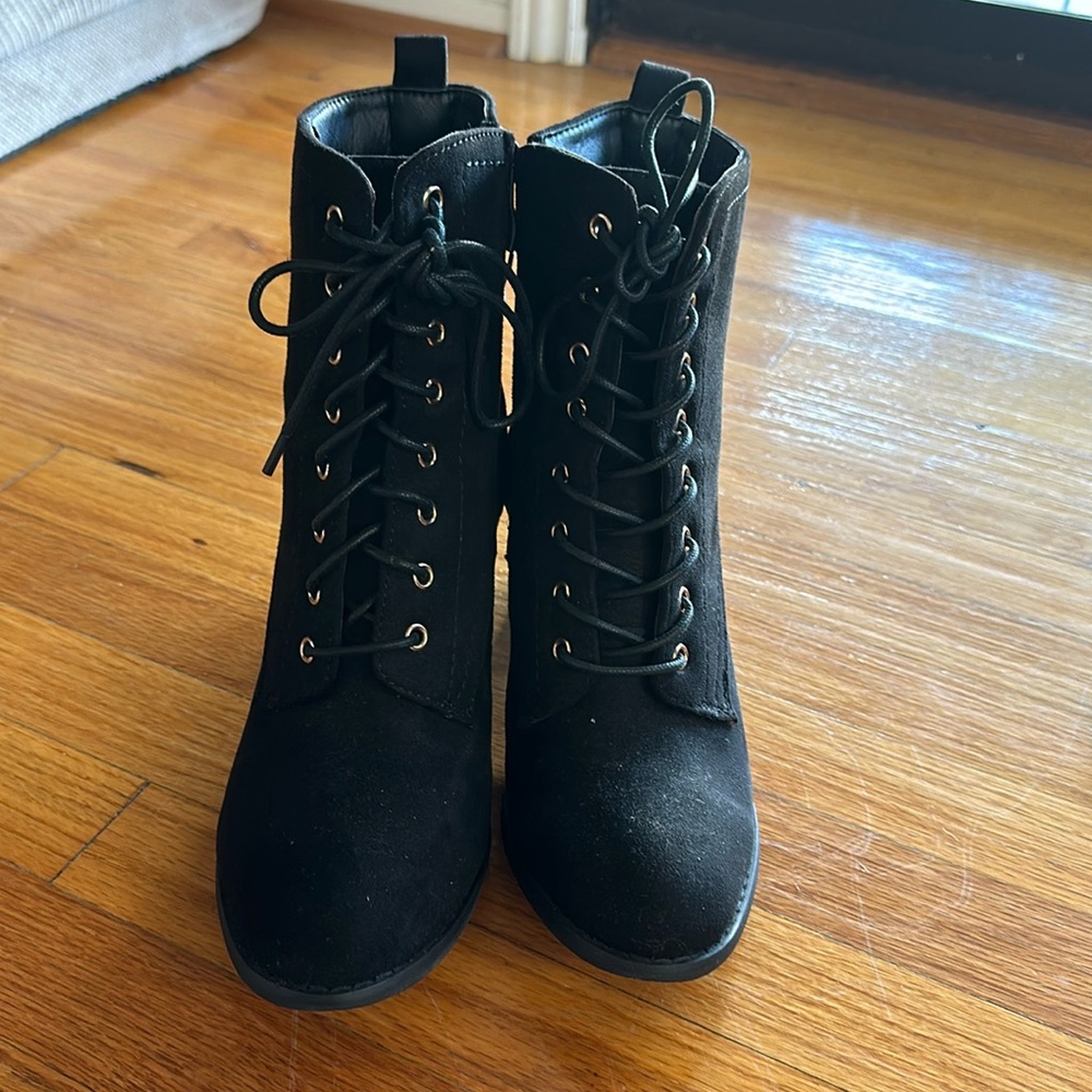 Suede ankle lace boots size 9